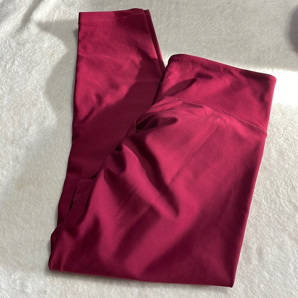 Obsession Magenta Scrunch/Ruched Butt Capris Leggings